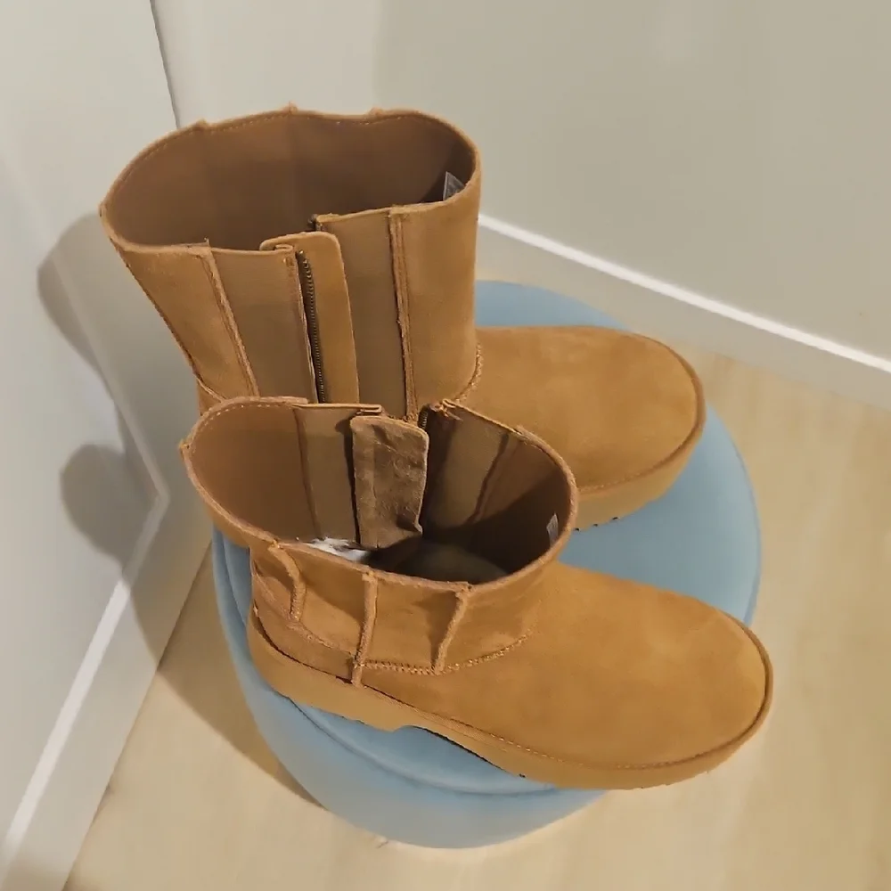 UGG Brown Platform Winter Boots - Picture 7 of 10